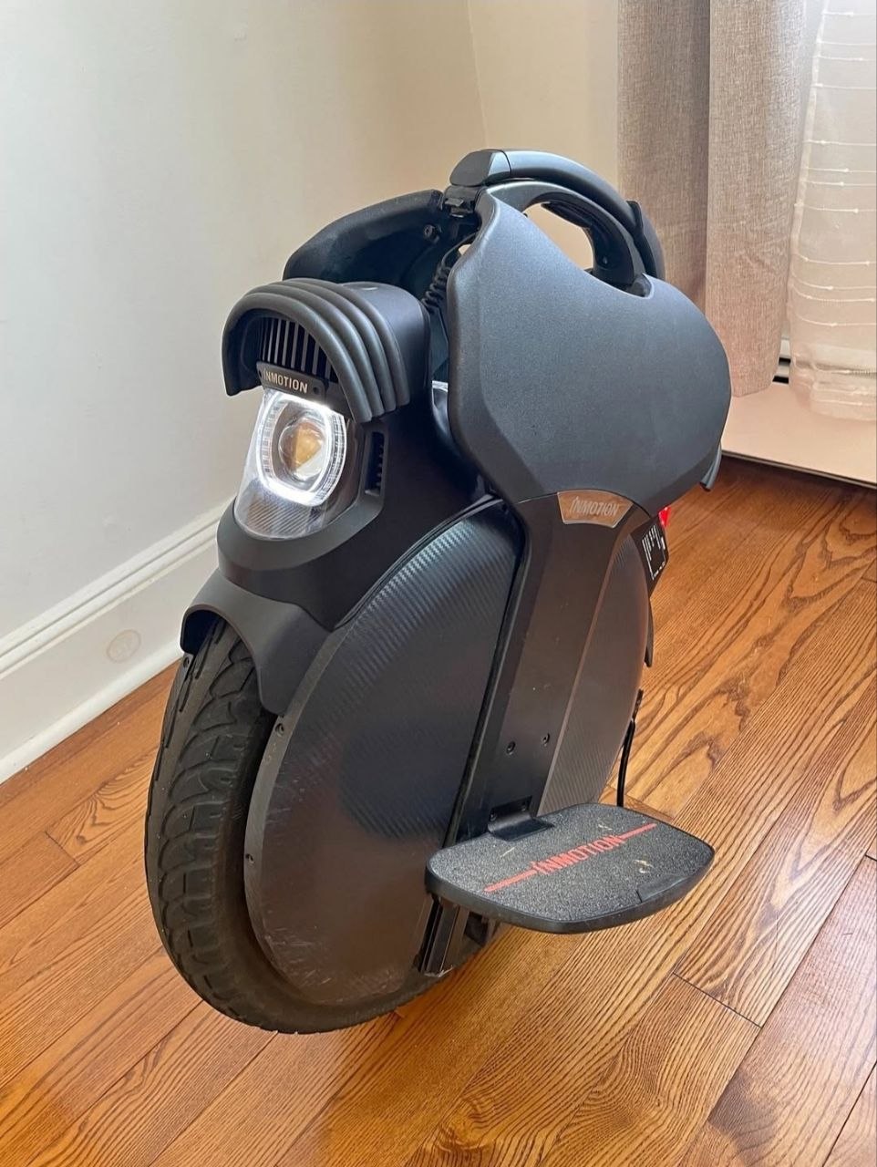 INMOTION V11 ELECTRIC UNICYCLE