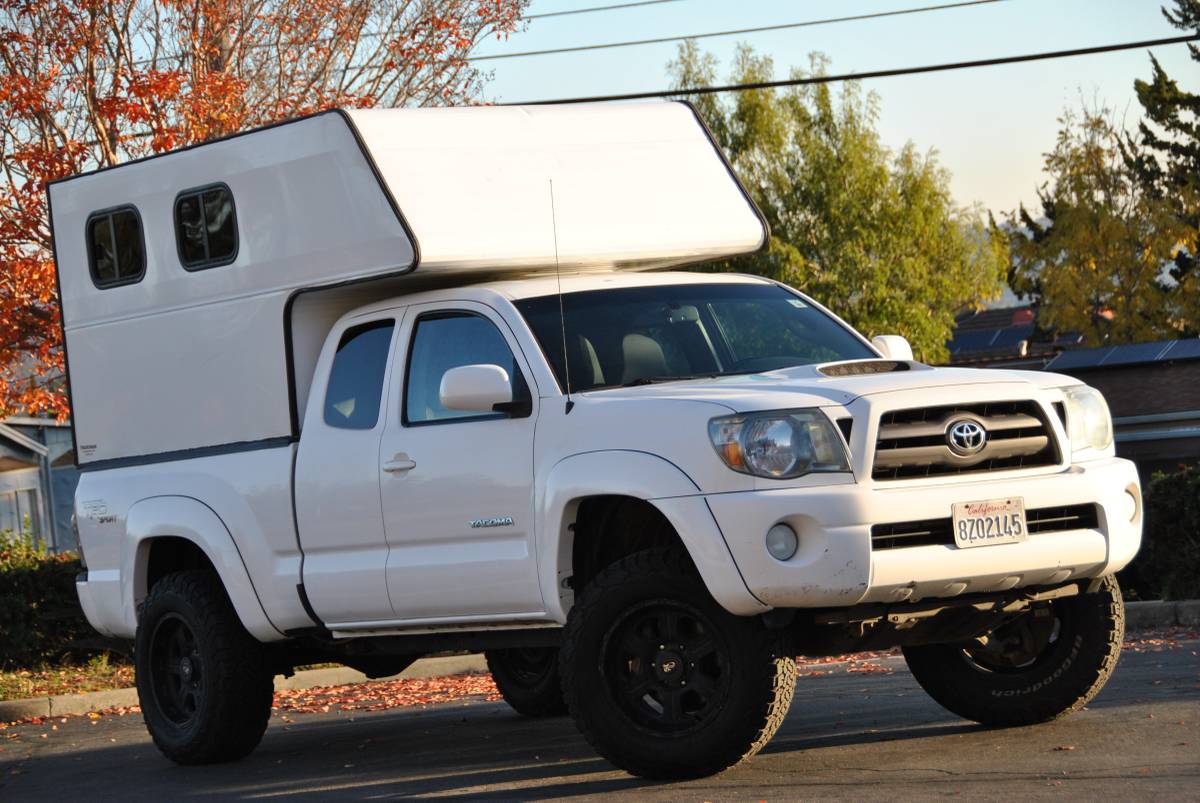 2010 TOYOTA TACOMA V6 TRD SPORT 4WD • 6-SP MANUAL • TRADESMAN CAMPER