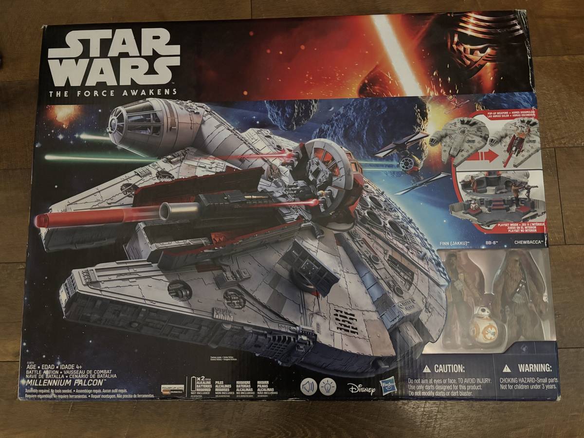 Star Wars the Force Awakens - MILLENNIUM FALCON - Retails
