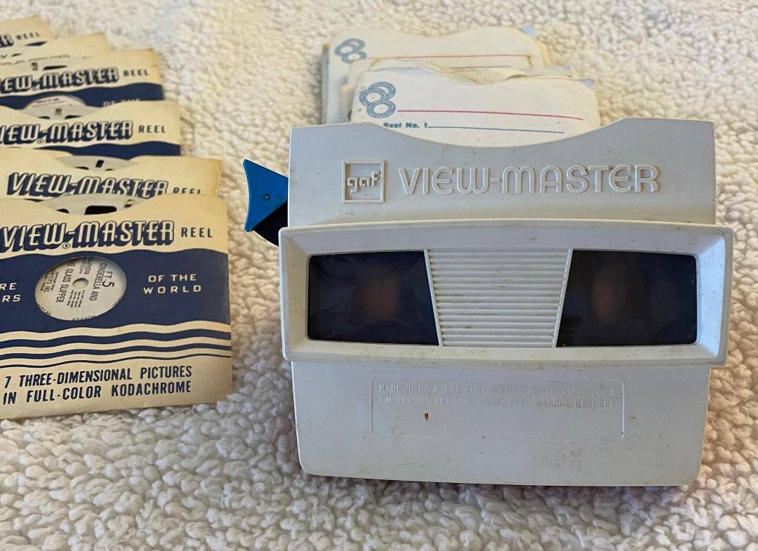 VINTAGE VIEW MASTER WITH 32 DISCS