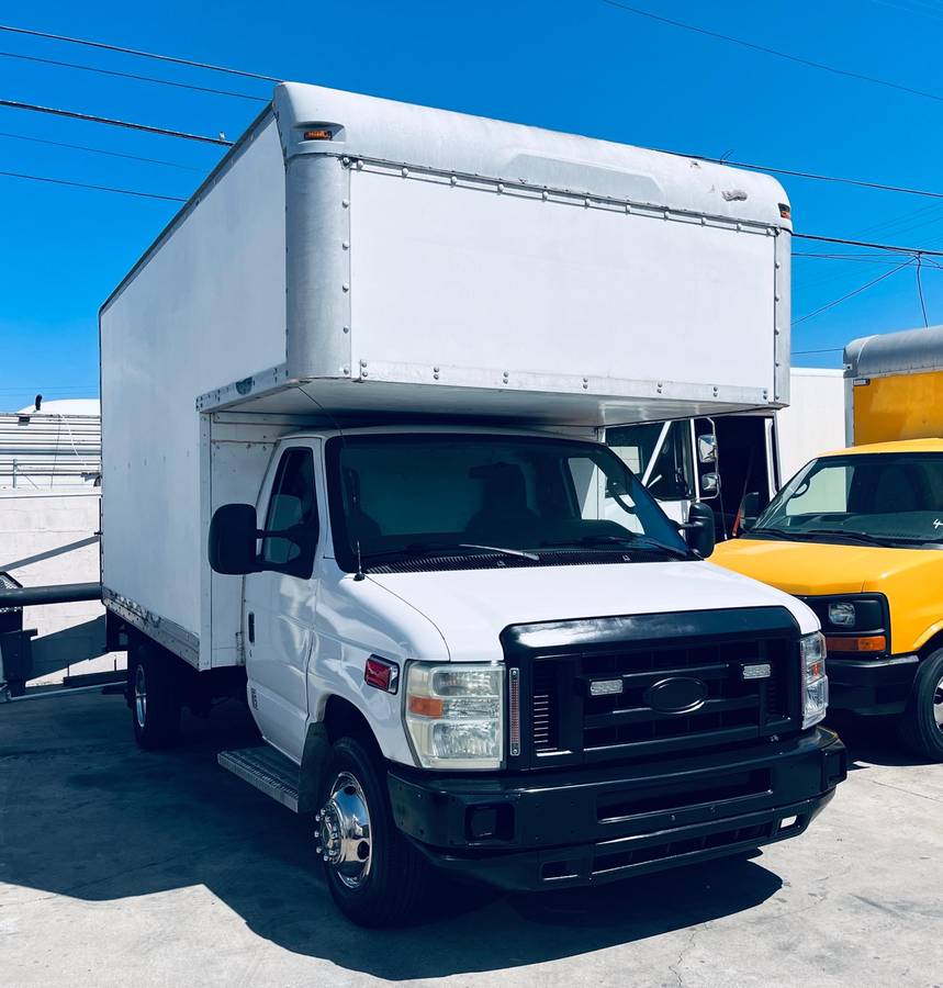 2012 FORD E350 12 FT BOX TRUCK MOVING TRUCK WITH MOMS ATTIC LIFTGATE