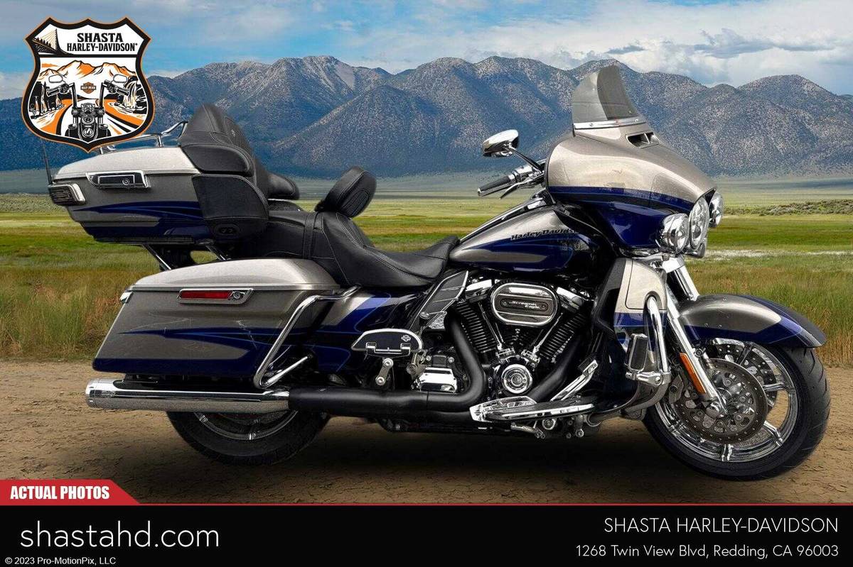 2017 Harley-Davidson FLHTKSE PAL SLV/PTM BLU W/PINSTRIPE