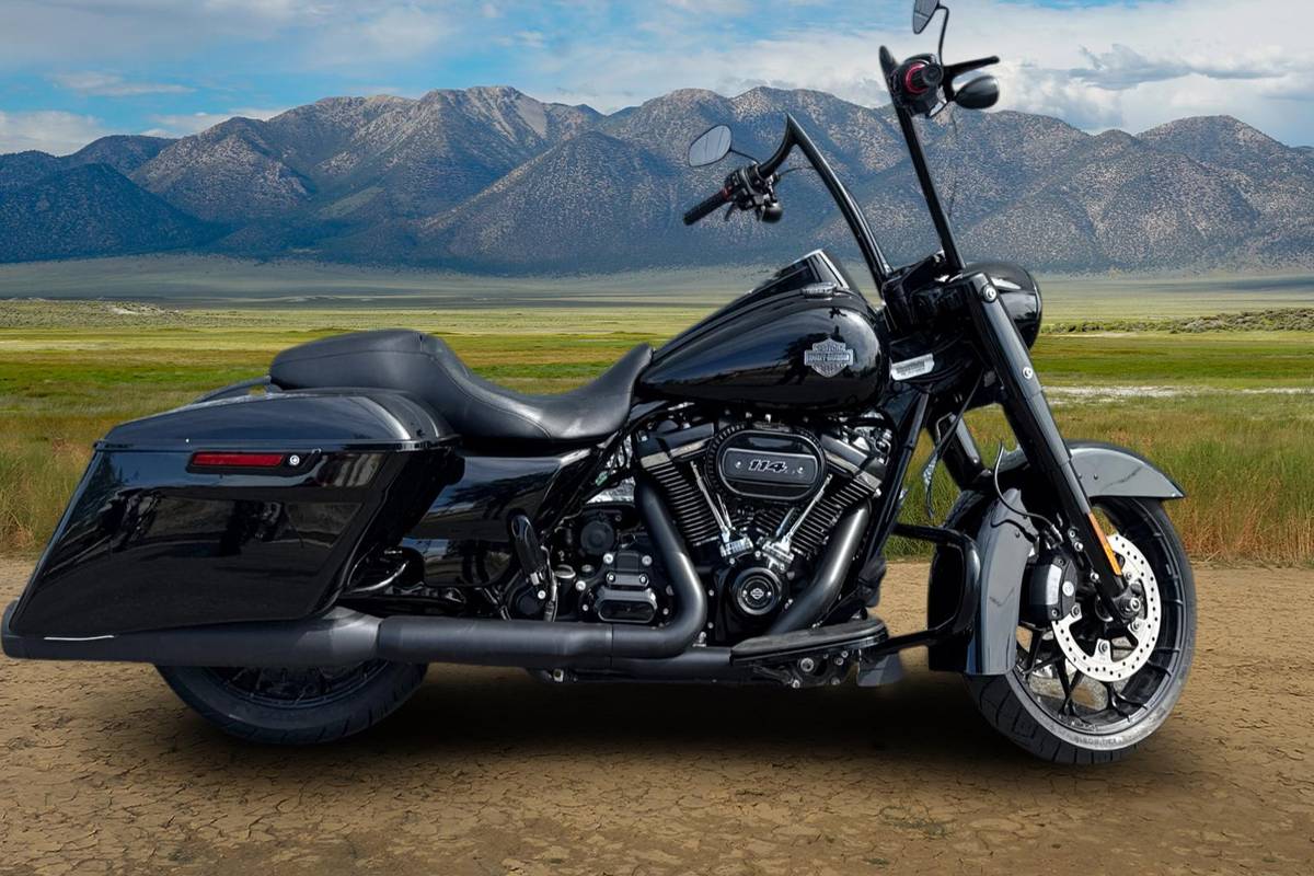 2021 Harley-Davidson FLHRXS Black FOR SALE-MUST SEE