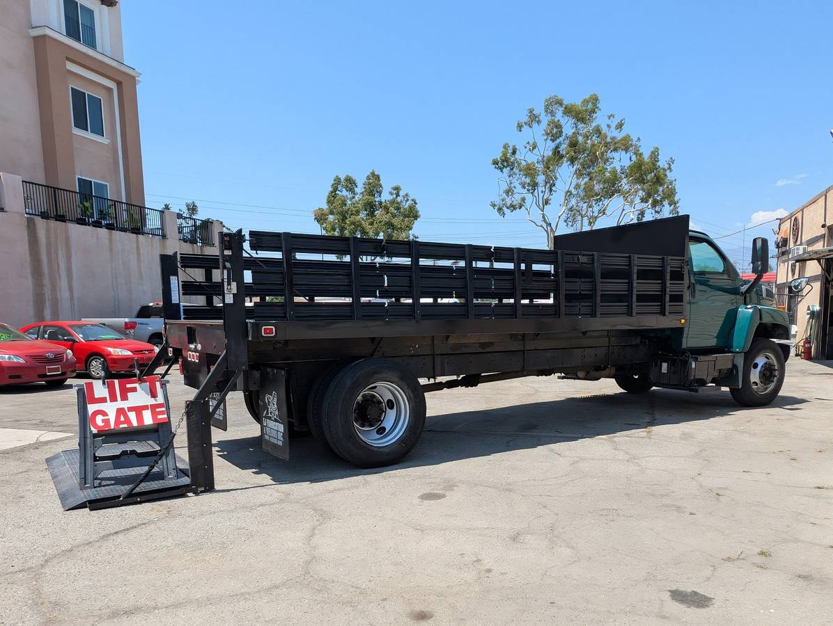 2008 GMC TOPKICK, C6500, 18FT STAKEBED, LIFTGATE! GAS 8.1L, I FINANCE