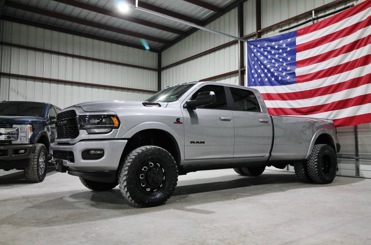 1-OWNER 2022 RAM 3500 LIMITED 4X4 CUMMINS NEW 35" TOYOS GOOSENECK