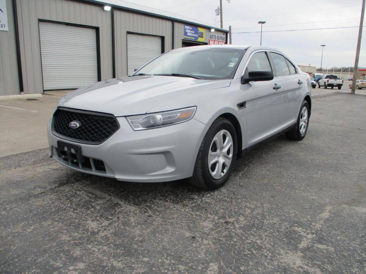 2016 Ford TAURUS SE