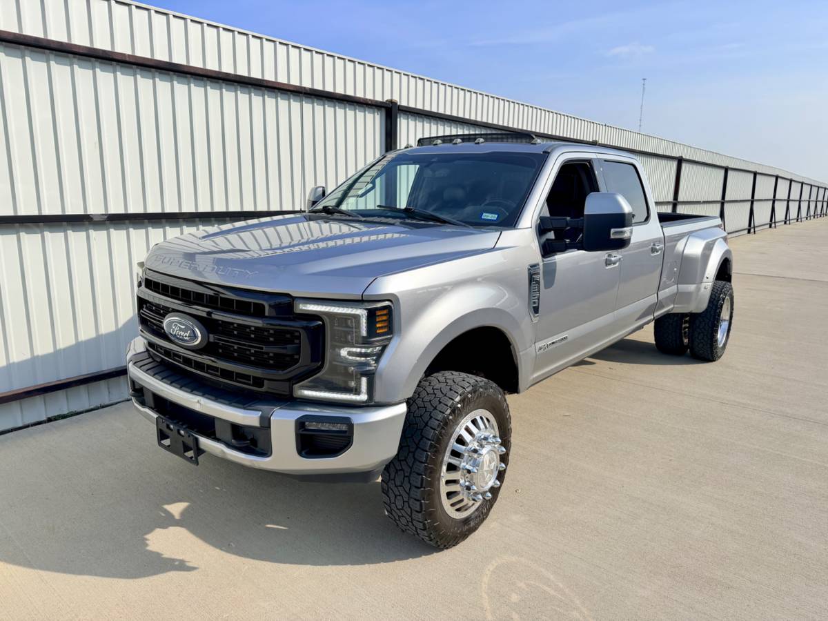 2020 Ford F350 Super Duty Crew Lariat Ultimate Pano Roof 4x4