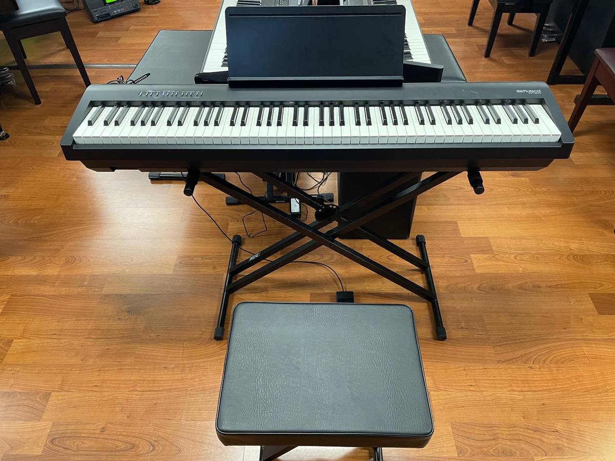 Roland Digital Piano FP-30 w/X-Stand and X-bench