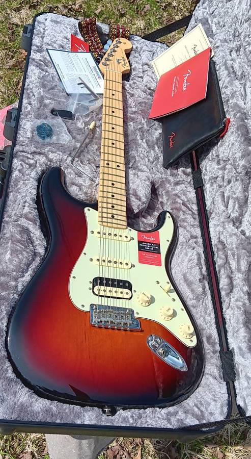 Fender Am Pro Stratocaster HSS ShawBucker
