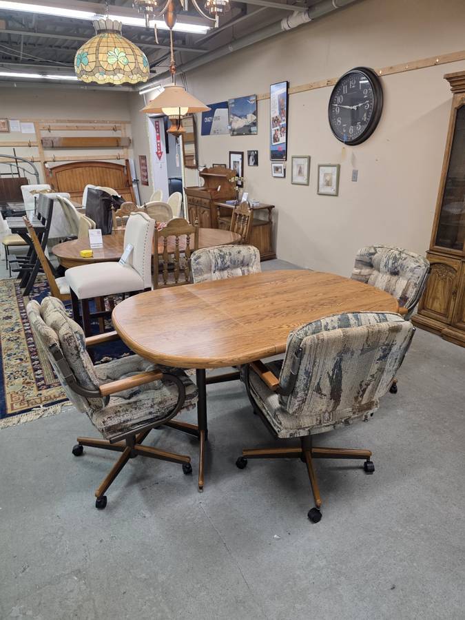 Oak Wood Dining Table with Four Chairs On Wheels & Leaf #510-9
