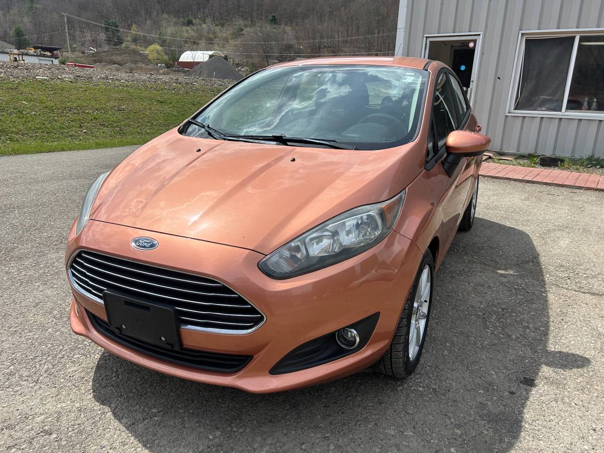 2017 Ford Fiesta SE Only 80k miles gas saver