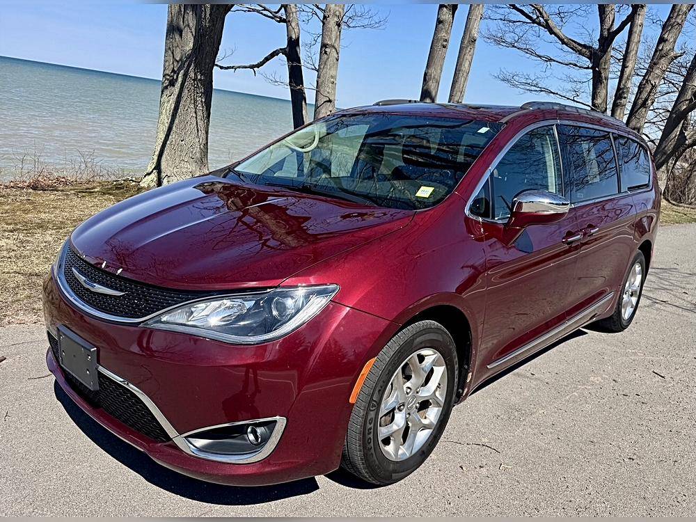 2018 CHRYSLER PACIFICA LIMITED PANORAMIC SUNROOF