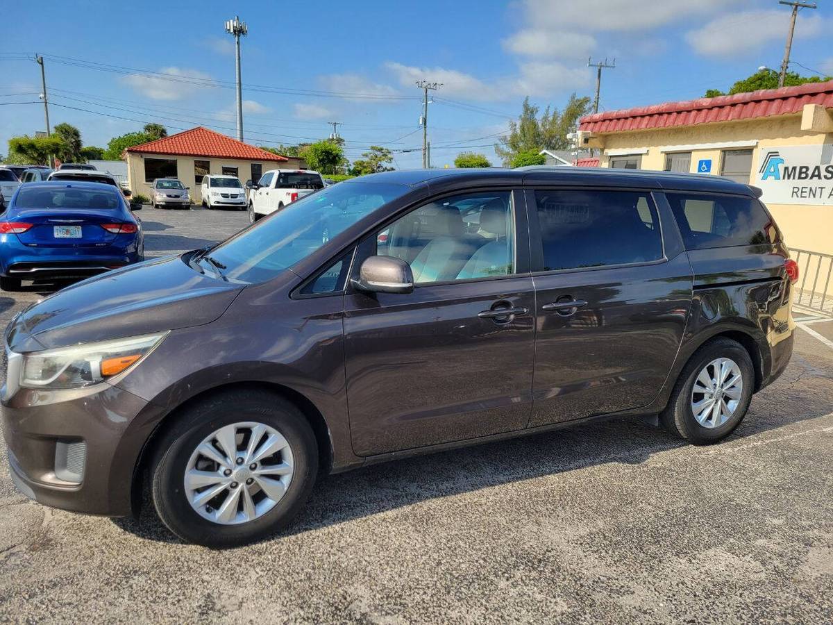 2015 Kia Sedona Minivan Mini-van Caravan NEEDS ENGINE WORK