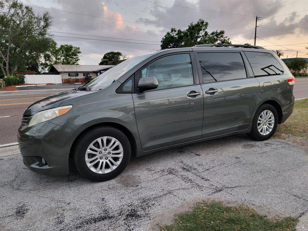 2013 Toyota Sienna XLE Guaranteed Credit Approval