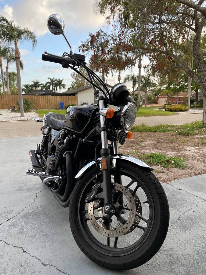2014 Honda CB1100 – Only 4k Miles – Yoshimura Exhaust – Corbin Seat