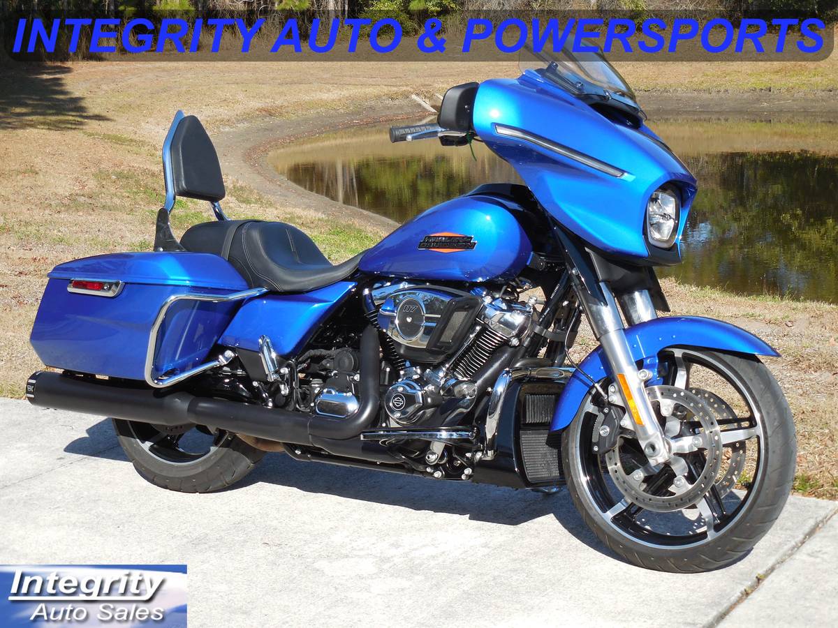 2024 HARLEY STREET GLIDE 117 3K MILES ADULT OWNED 5K SERVICE DONE