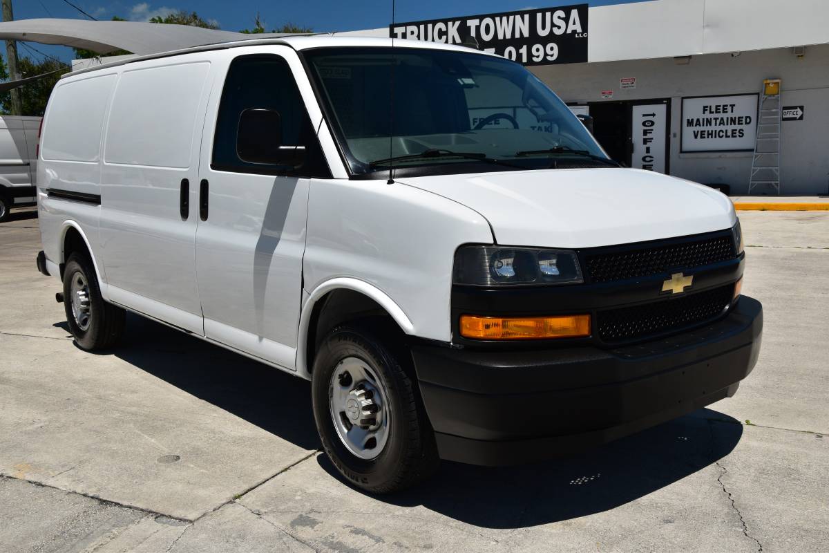 2020 CHEVY EXPRESS 2500 SHELVING 1 OWNER CLEAN TITLE
