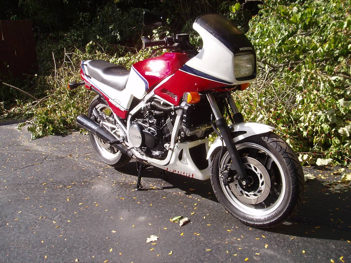 84 Honda VF750F