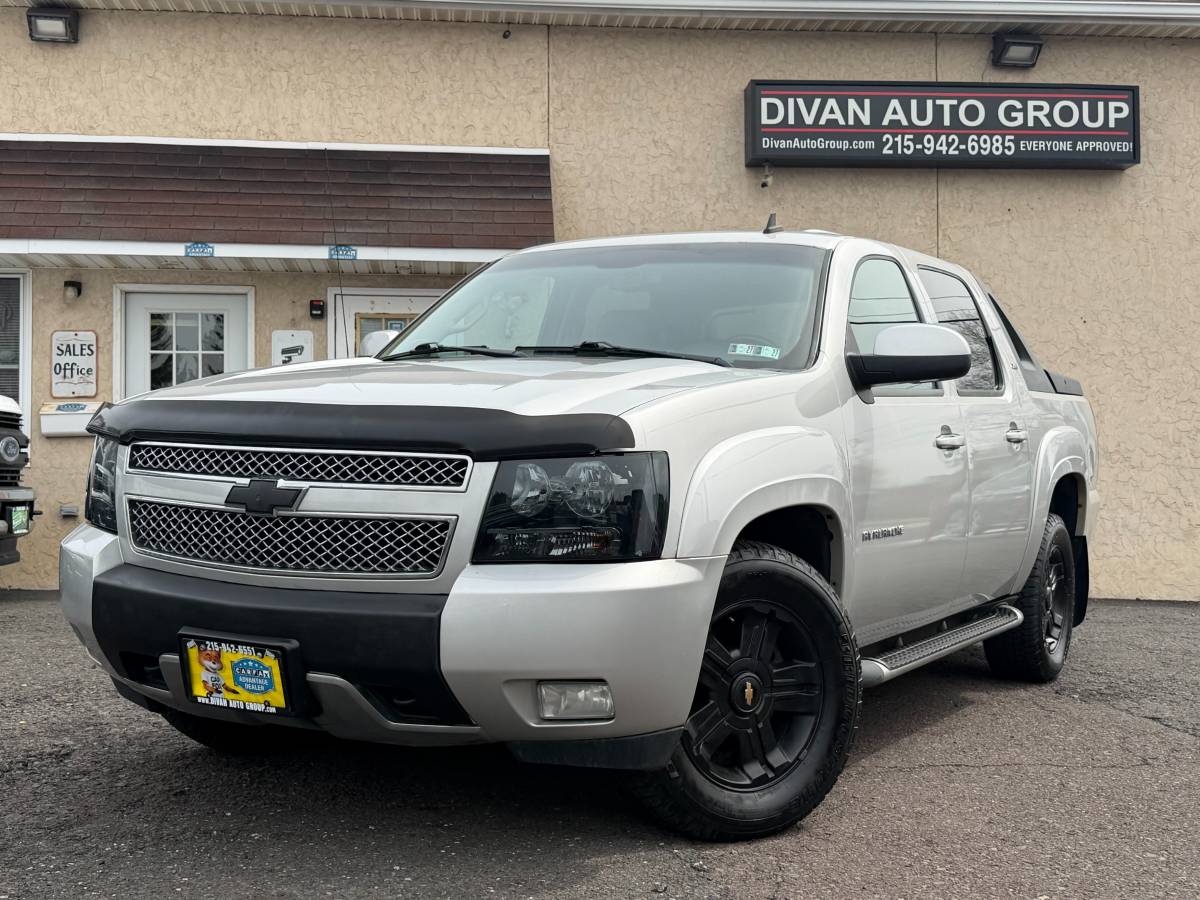 2010 CHEVROLET AVALANCHE LT V8 CLEAN CARFAX RUNS STRONG WE FINANCE