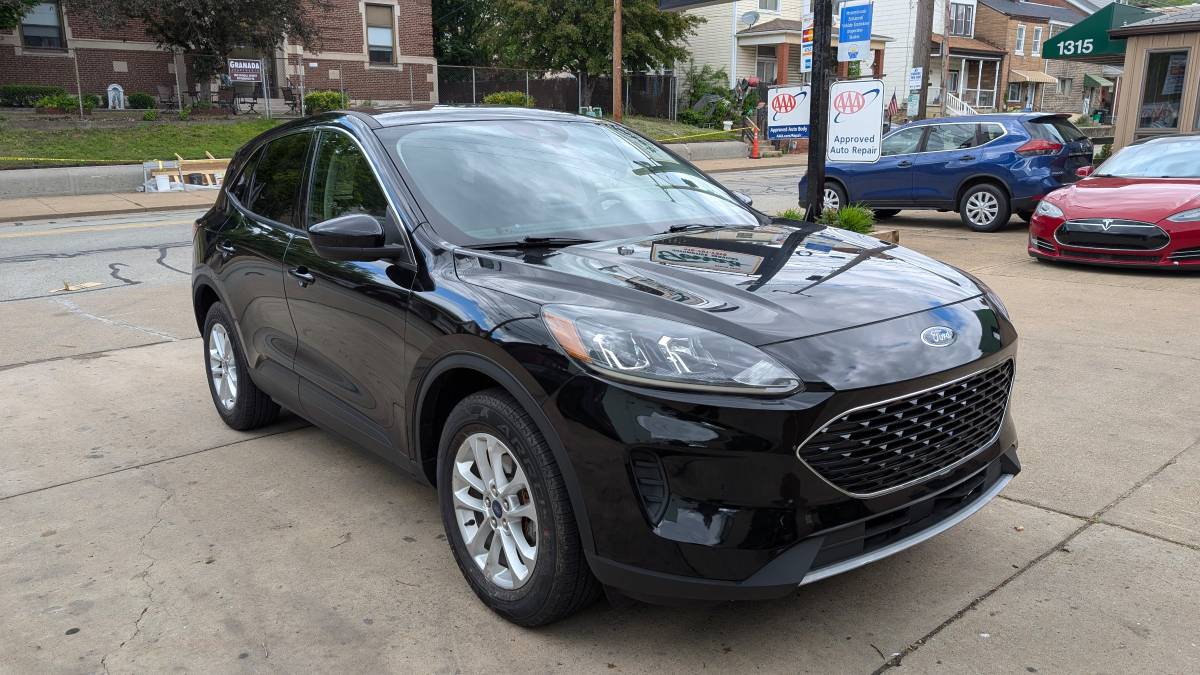 2020 FORD ESCAPE SE / LOW MILES / PRICE LOWERED