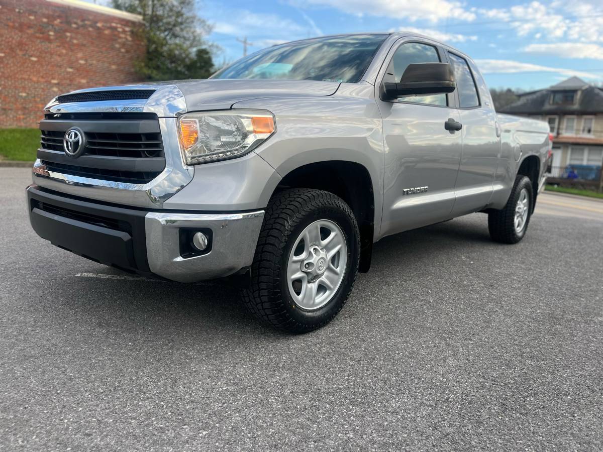 2014 Toyota Tundra SR5 (94k miles)