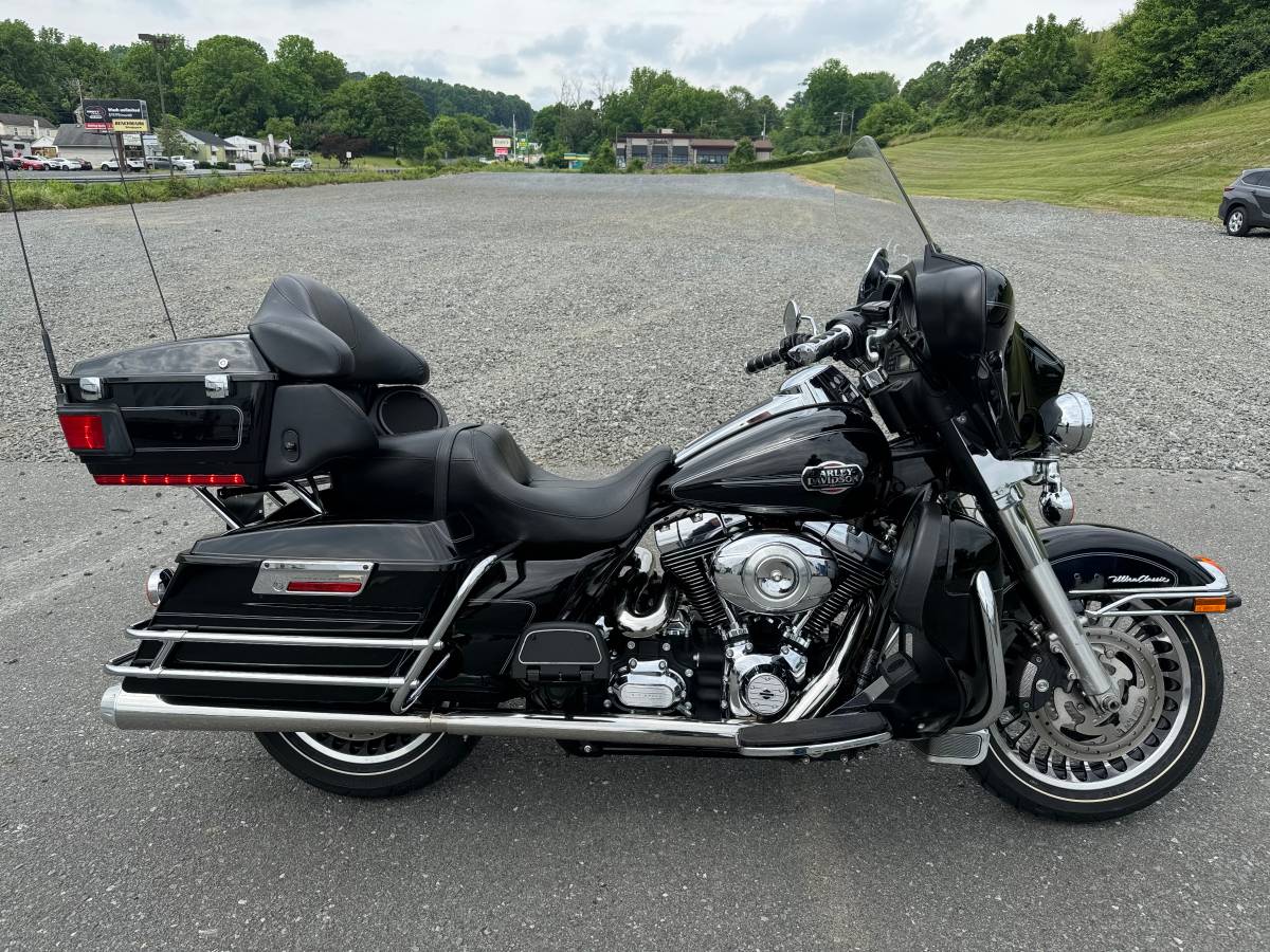 2012 HARLEY DAVIDSON ULTRA CLASSIC 18K MILES FINANCING AVAILABLE