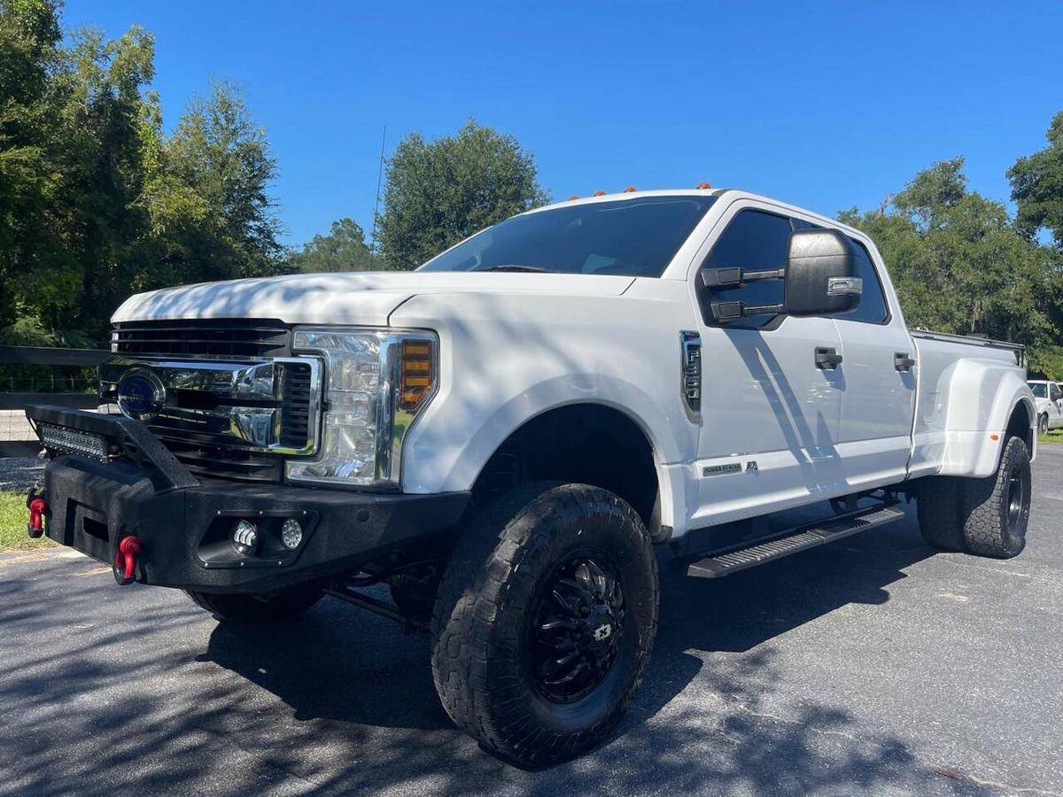 2017 Ford F-350 F350 F 350 Super Duty XLT 4x4 4dr Crew Cab 8 ft. LB DRW Pickup