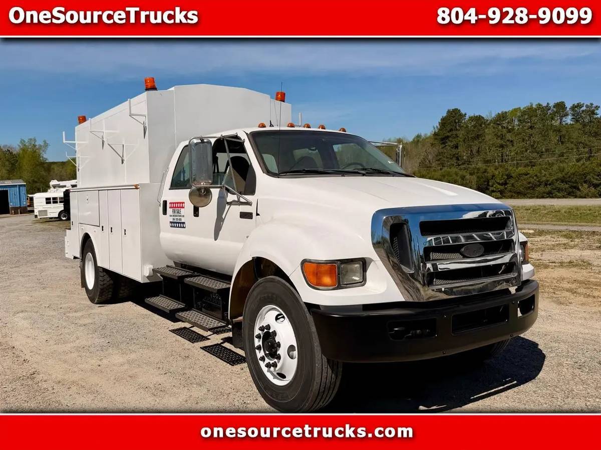 2009 Ford F-750 CREW CAB 12' SERVICE BODY 7.2 CAT DIESEL LOW MILES