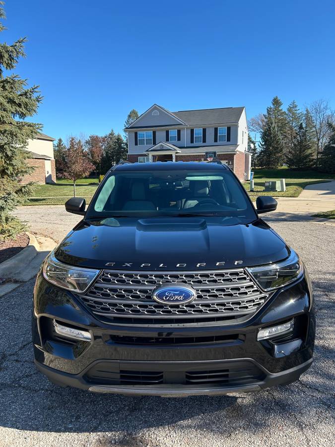 Very low miles 2021 explorer excellent shape