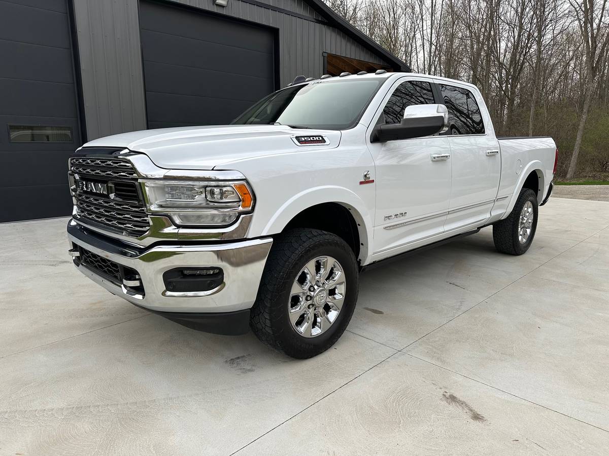 2021 Ram 3500 Limited 6.7 Cummins Diesel Crew Cab 4x4 Super Clean NICE