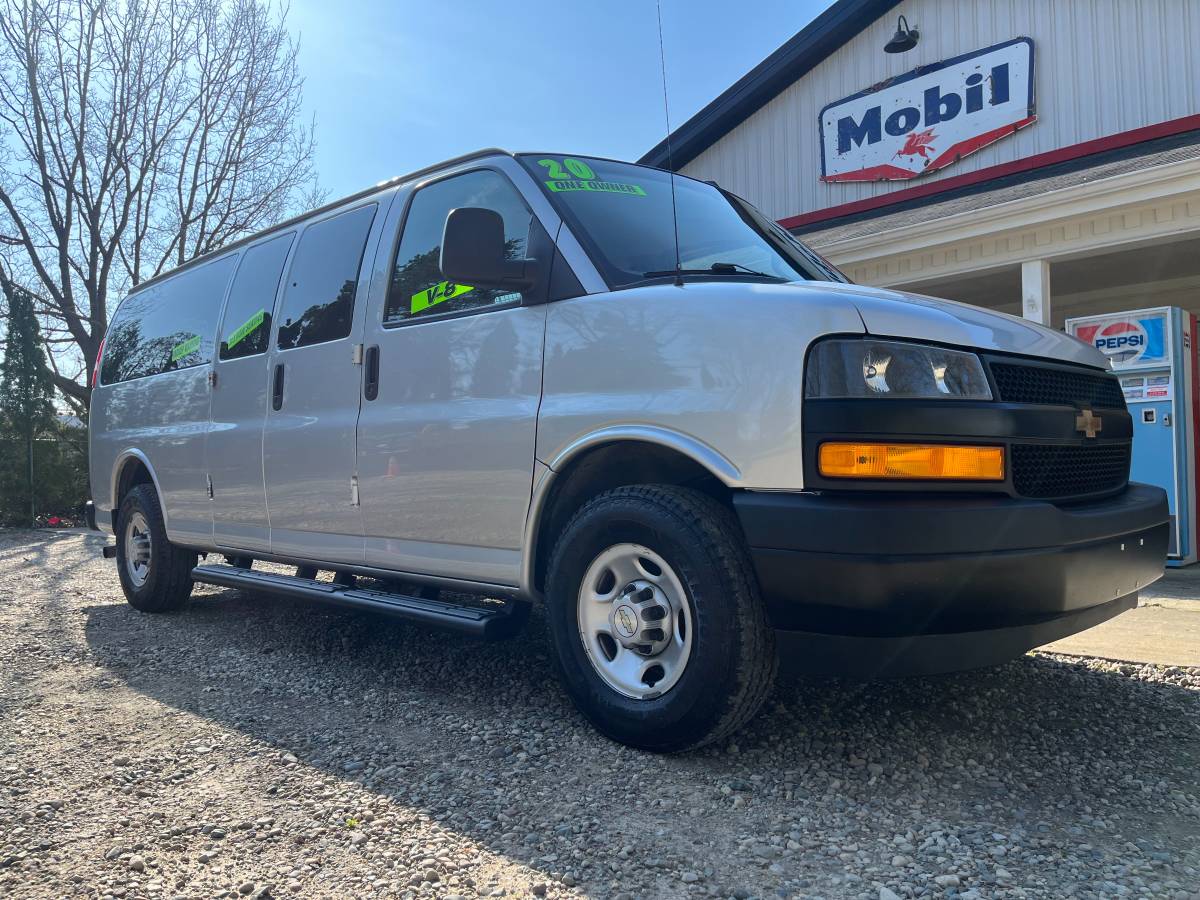 2020 CHEVY EXPRESS 3500 EXTENDED 12 PASSENGER -- V8 -- 1-OWNER