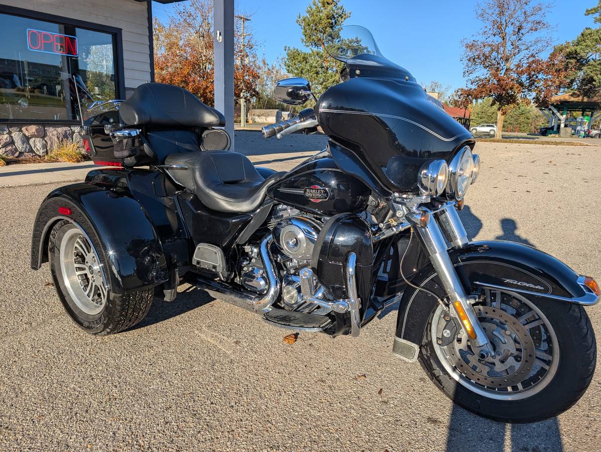 2013 Harley Tri Glide Ultra - 103", reverse - 26,000 miles