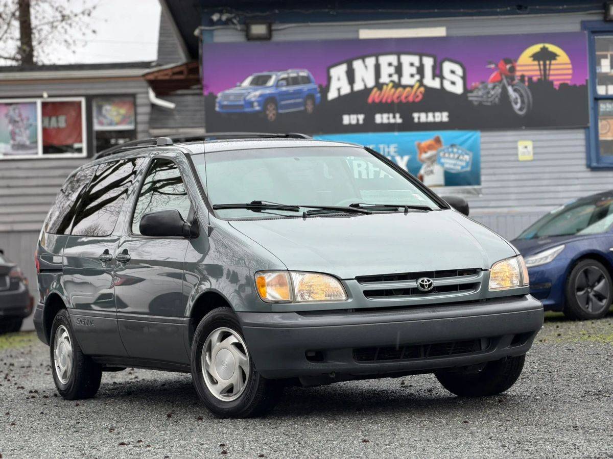 2000 Toyota Sienna LE DAILY DRIVER (Valve cover spark plugs serviced)