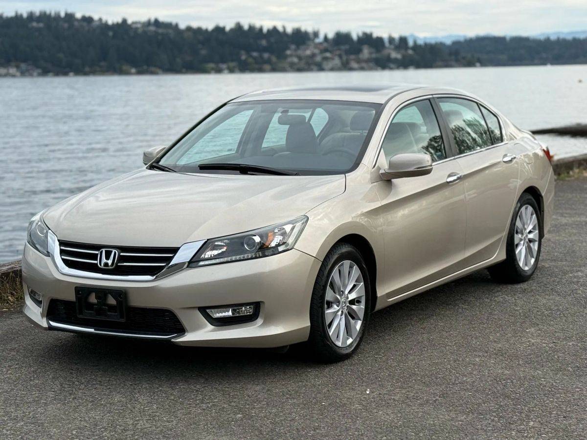 2013 HONDA ACCORD 91k miles ( Clean Title)