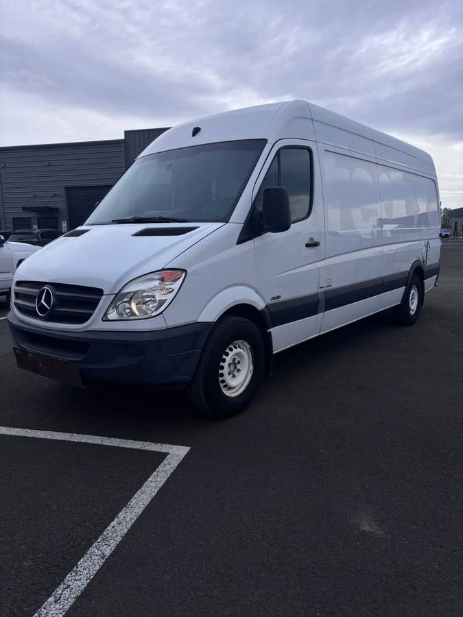 2011 3.0 Diesel Mercedes Cargo Sprinter Van 2011 3/4 ton