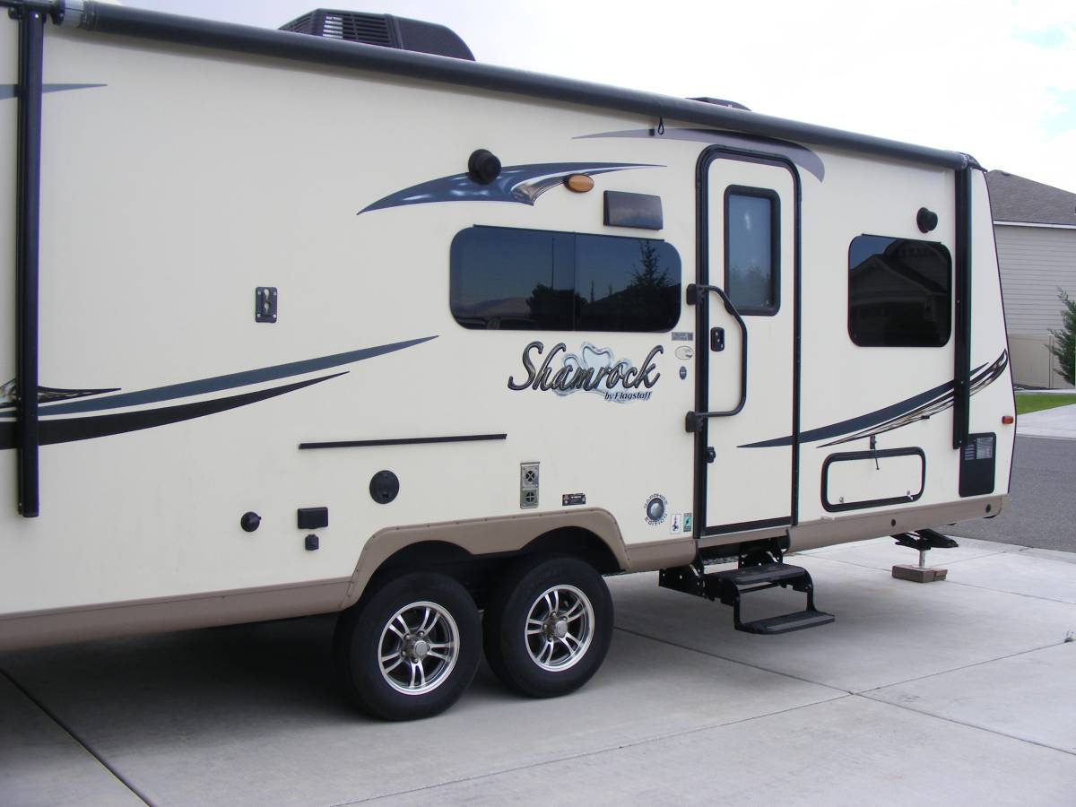 2017 Shamrock Flagstaff Hybrid Travel Trailer