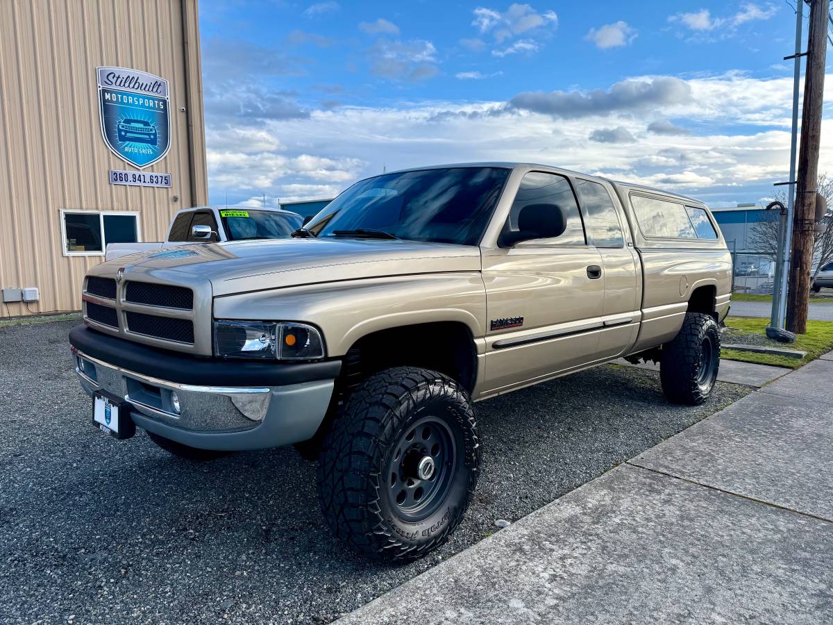 2002 Dodge Ram 2500 SLT Plus 5.9 Cummins - 6 SPEED MANUAL - LOW MILES