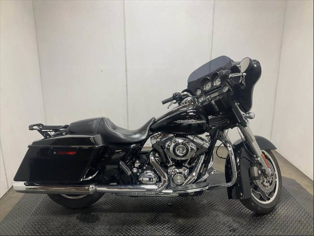 2011 Harley-Davidson FLHX - Street Glide - Bagger Blacked Out Touring