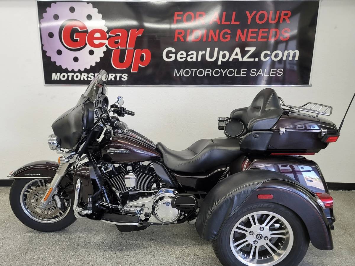 2014 HARLEY DAVIDSON TRIGLIDE - GREAT CONDITION