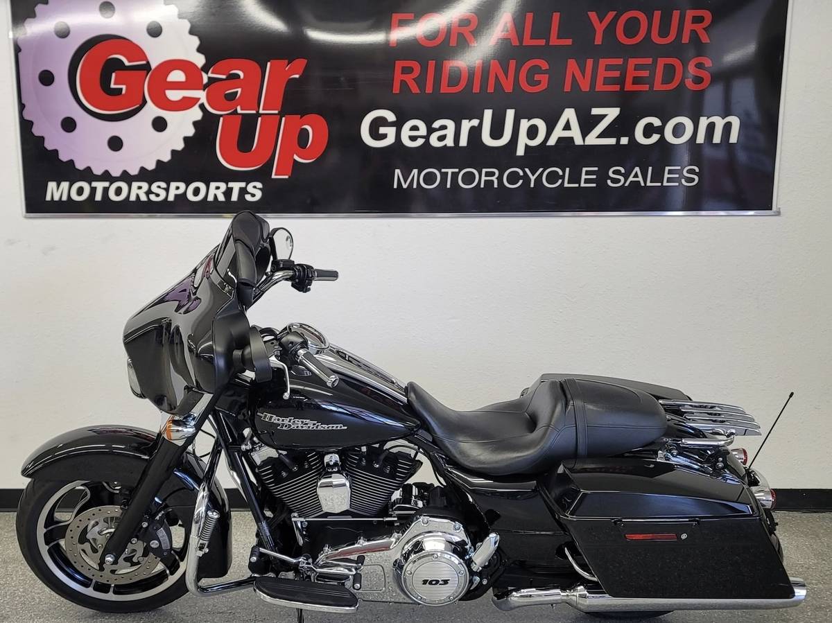 2012 HARLEY DAVIDSON STREET GLIDE - LOTS OF EXTRAS