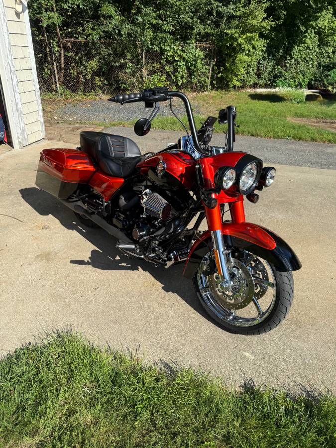 2014 Harley Davidson FLHRSE6 - CVO™ Road King