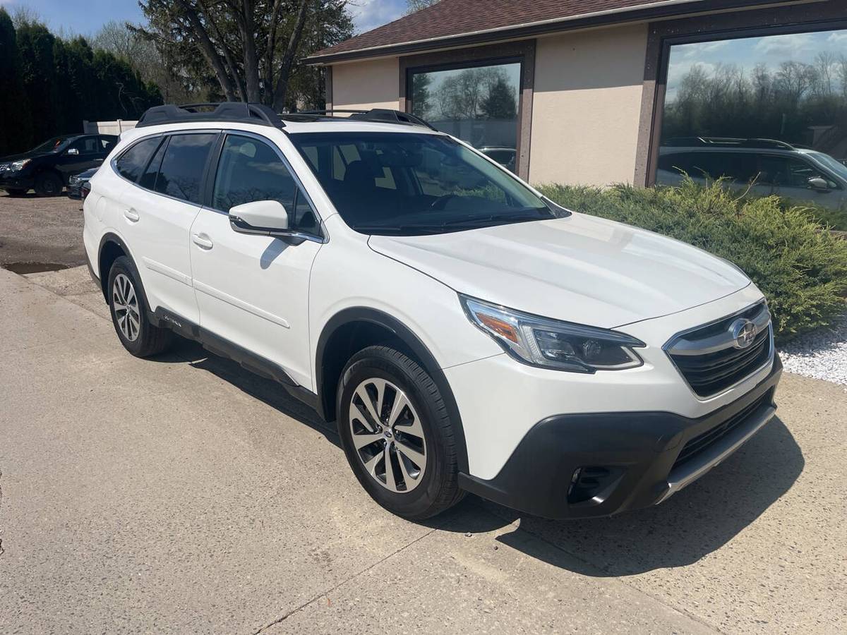 2022 Subaru Outback 2.5i Premium AWD - 35,929 Miles