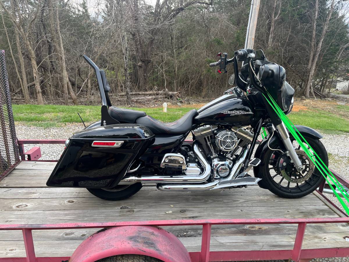 2013 Harley Davidson Streetglide 22000 miles