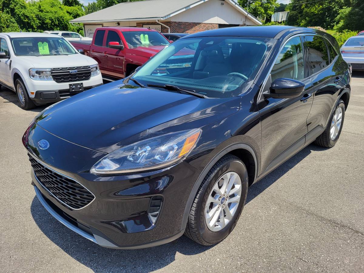 2021 FORD ESCAPE HYBRID SE....4CYL AUTO...40MPG+...59000 MILES