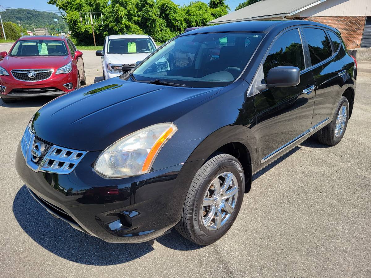 2013 NISSAN ROGUE S......4CYL AUTO...109000 MILES...NICE