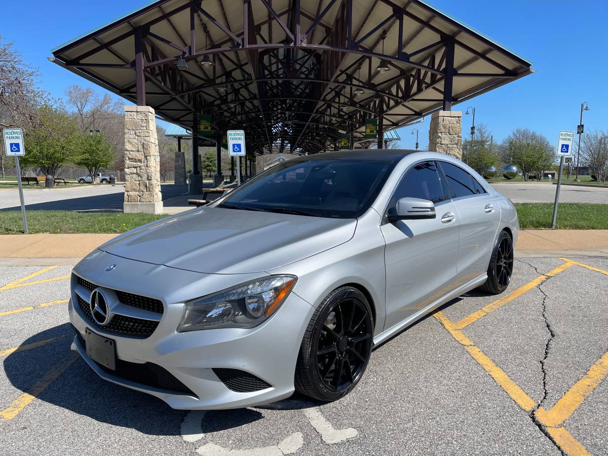 2015 Mercedes CLA 250 4Matic ( AWD, SUPER CLEAN )