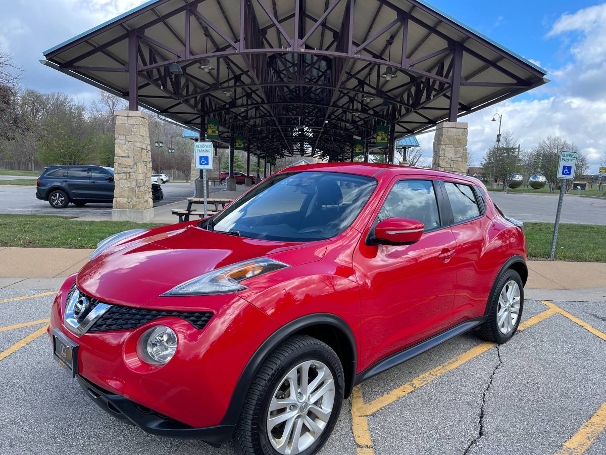 2015 Nissan Juke S ( AWD, LOW MILES )