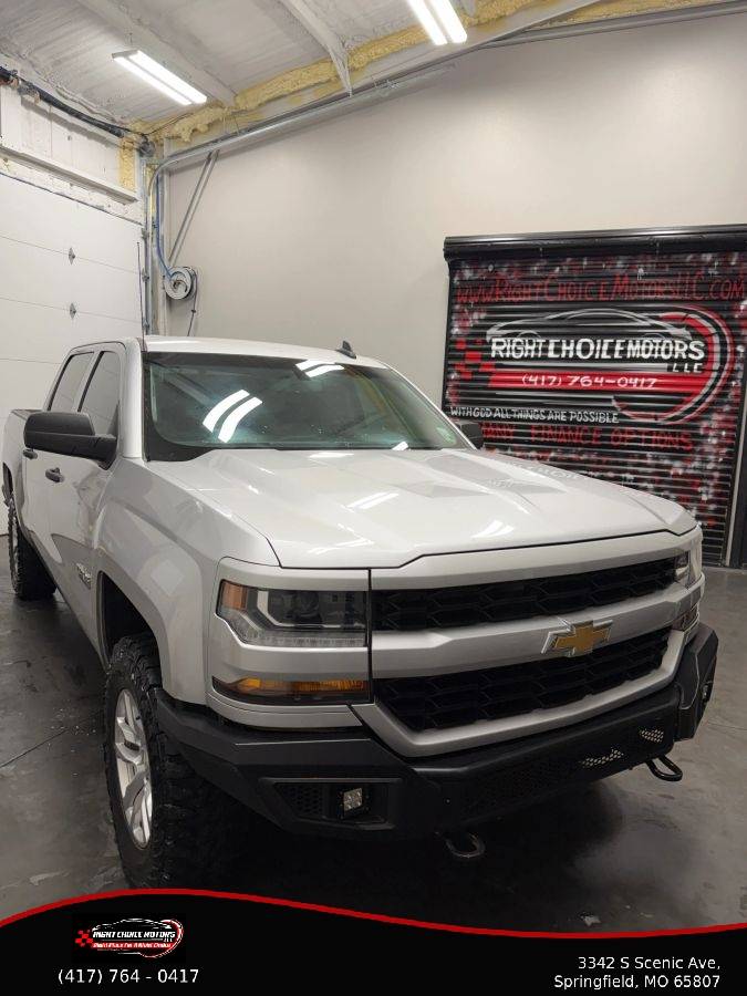 2018 Chevrolet Silverado 1500 Crew Cab Custom Pickup 4D 5 3/4 ft