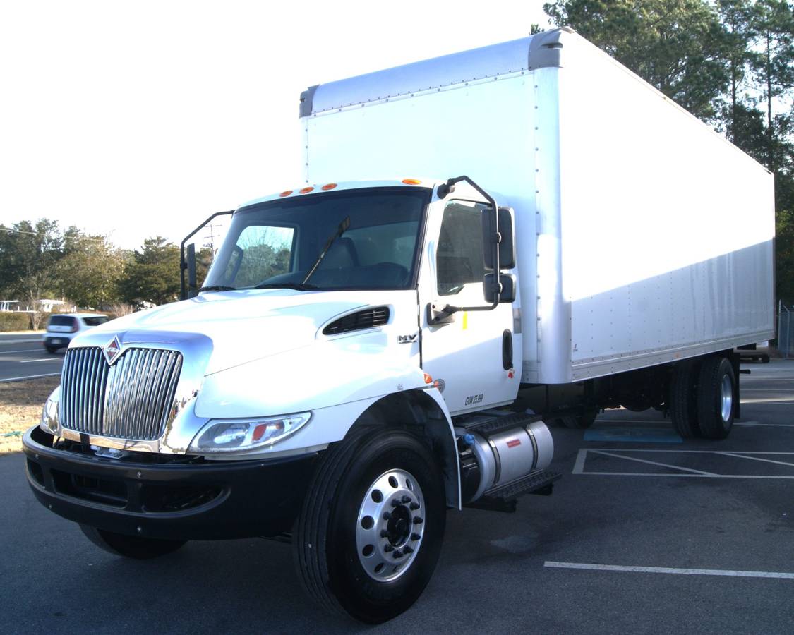 2020 International MV607 26’ Box Truck Cummins