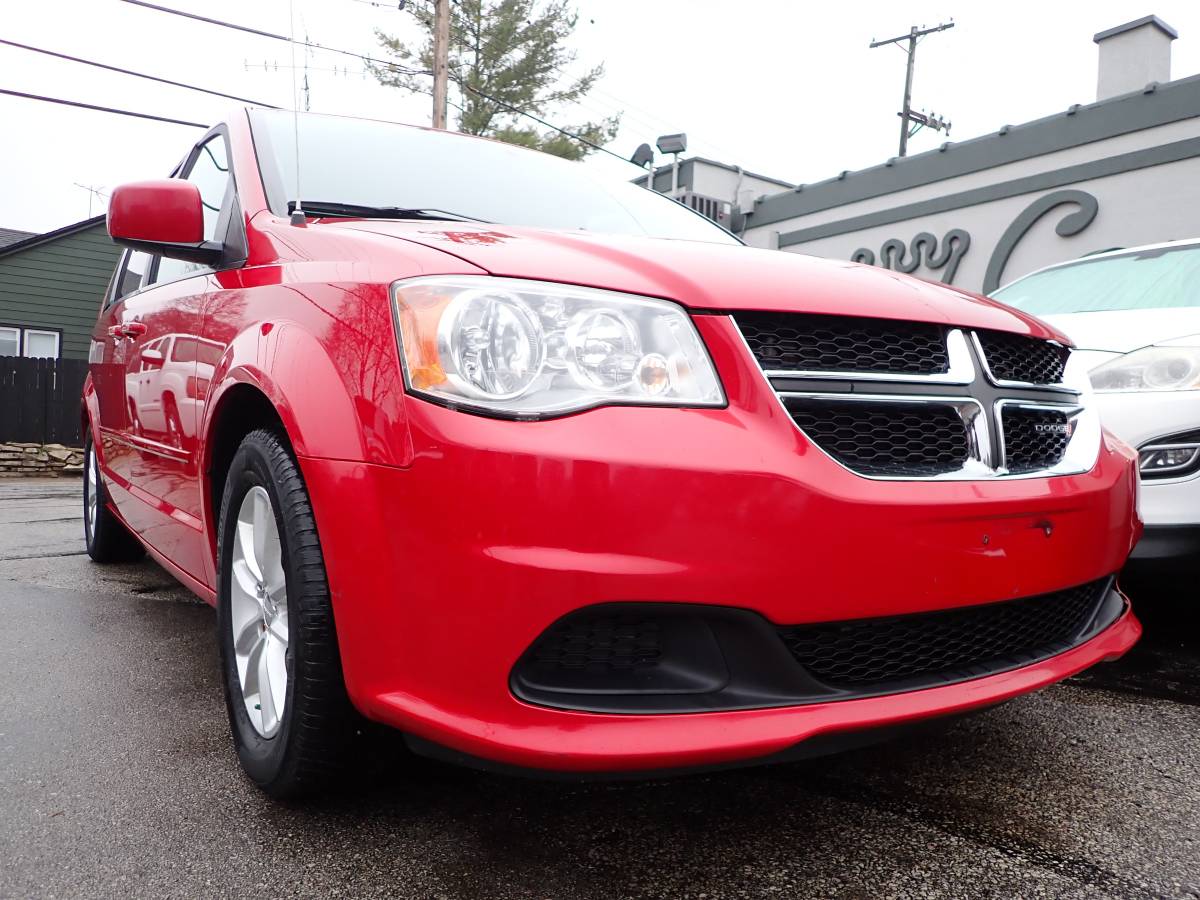 2015 Dodge Grand CaravanBackup cameraKeylessDVDLuggage rack